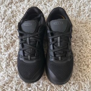 Keen women’s size 9.5 steel toe work shoes